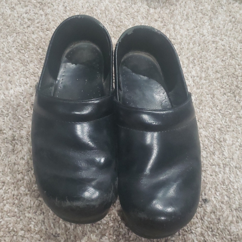 Dansko womens size 40 clogs,  broken in
